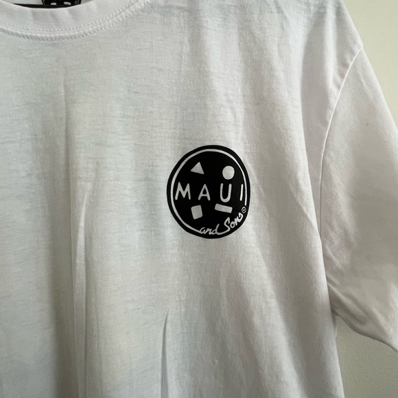 Maui and Sons XL Mens t-shirt. Graphic on Back - Picture 5 of 6